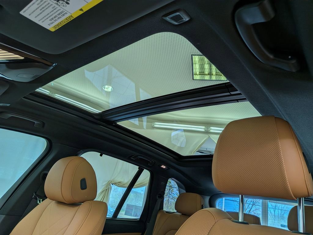 Used 2023 BMW X5 xDrive40i w/ Executive Package AWD/4WD image 16