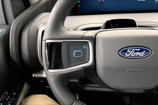 Used 2025 Ford Expedition Active image 28