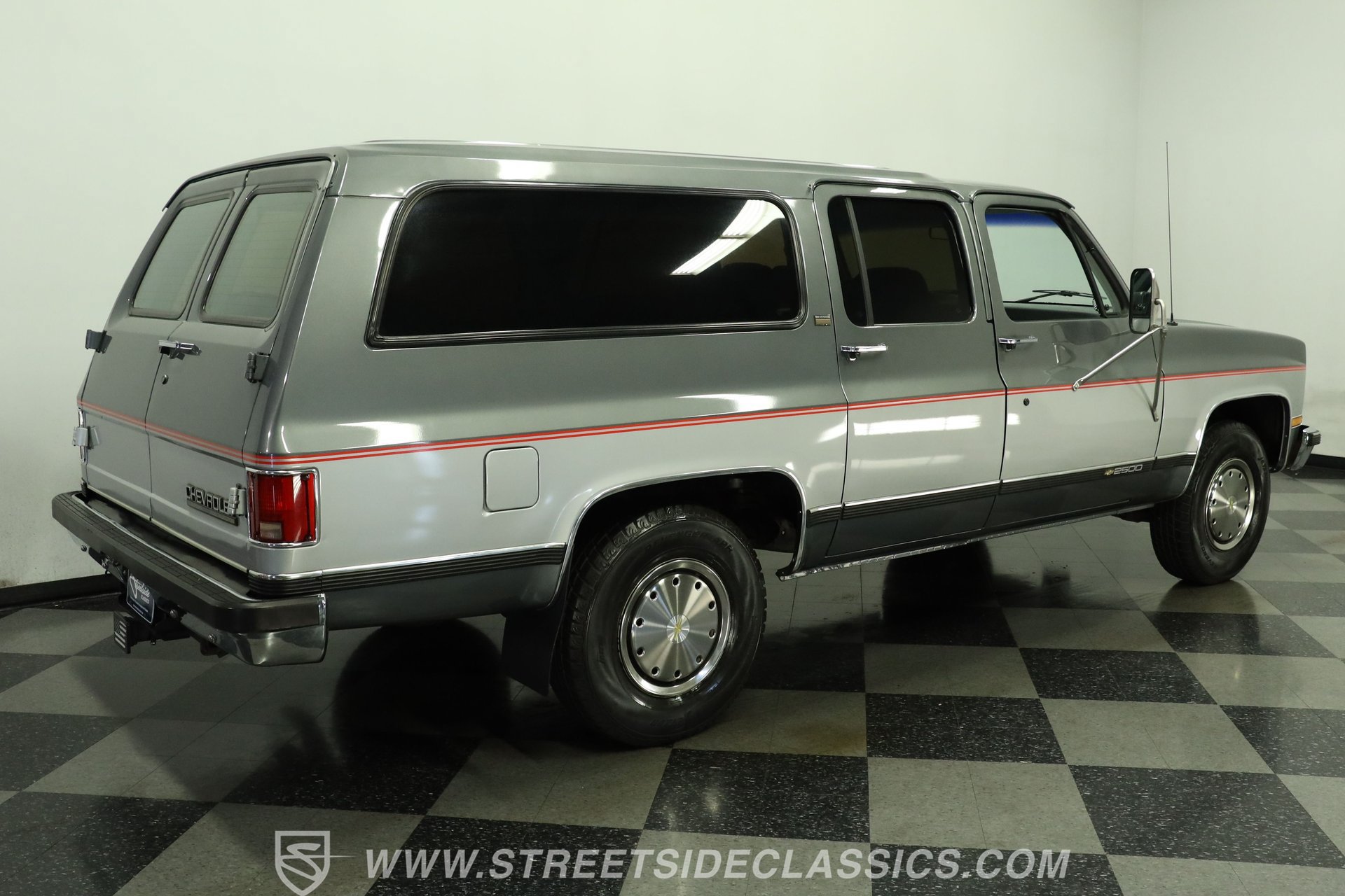 Used 1990 Chevrolet Suburban 2500 RWD image 12