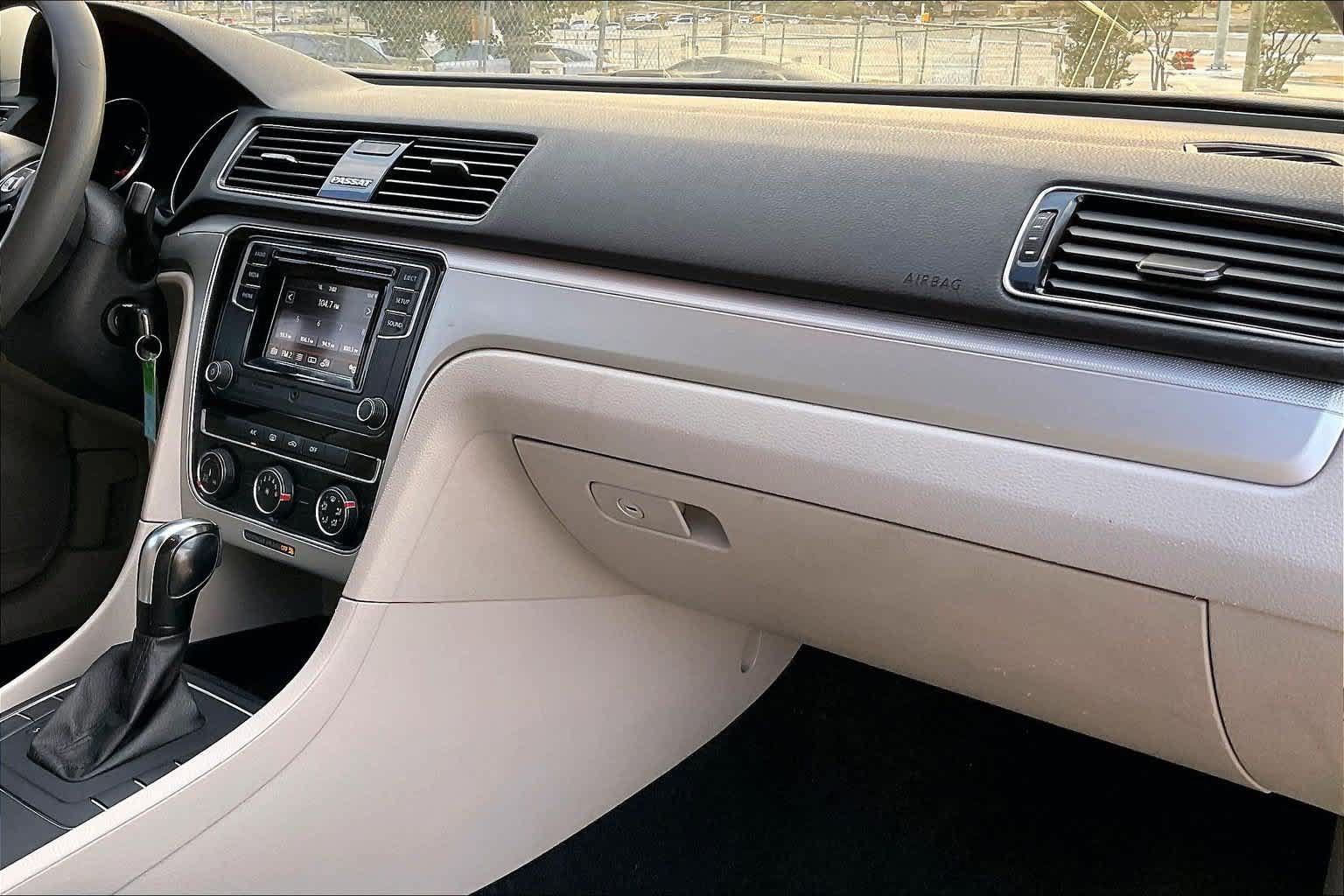 Used 2018 Volkswagen Passat 2.0T S w/ Driver Assistance Package FWD image 22