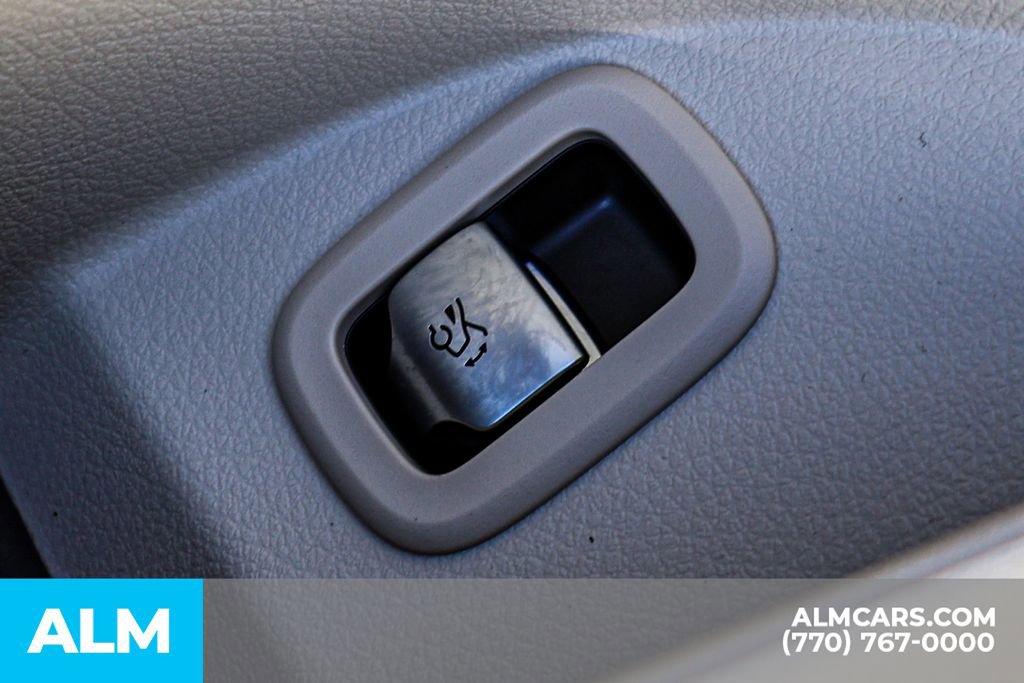 Used 2025 Mercedes-Benz GLC 300 4MATIC image 46