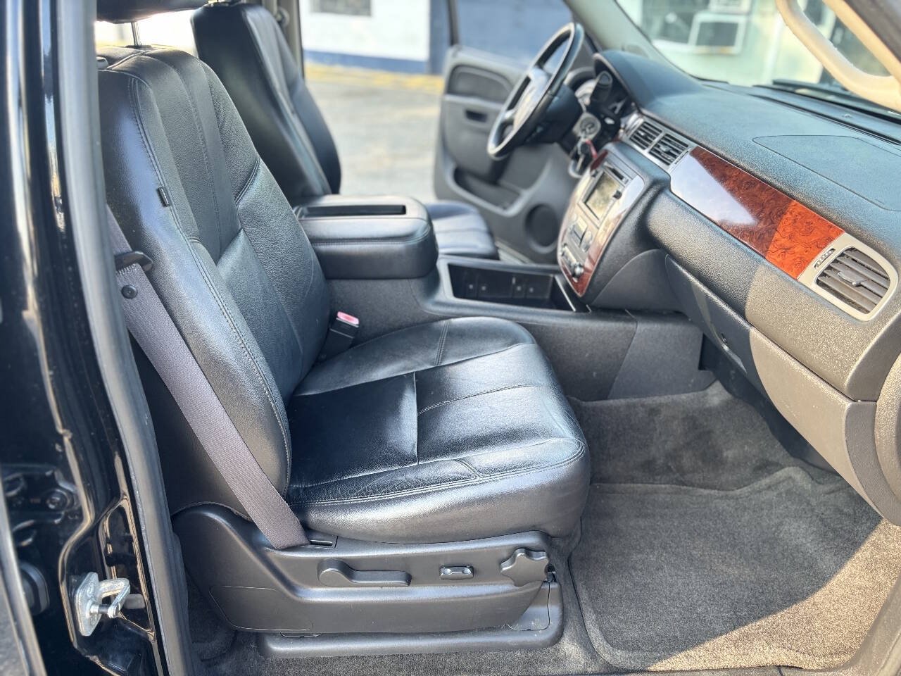 Used 2011 Chevrolet Suburban LT AWD/4WD image 30