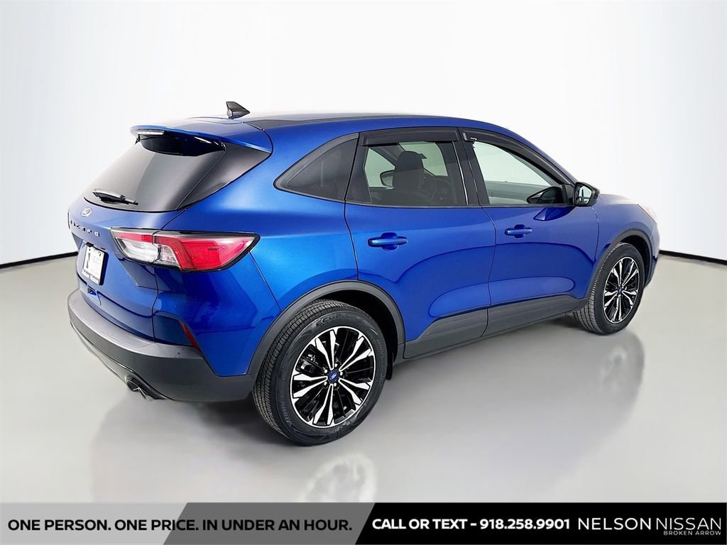 Used 2022 Ford Escape SE w/ SE Sport Appearance Package image 5