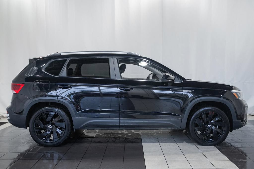 Used 2023 Volkswagen Taos SE w/ Black Wheel Package AWD/4WD image 3