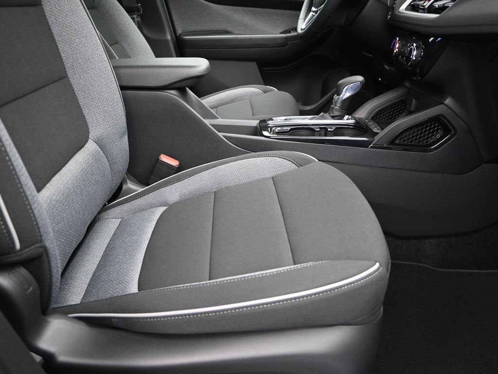 New 2026 Chevrolet TrailBlazer LT w/ LT Cold Weather Package FWD image 14