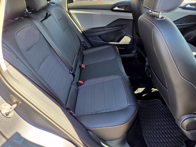 Certified 2022 Volkswagen Taos SE FWD image 14