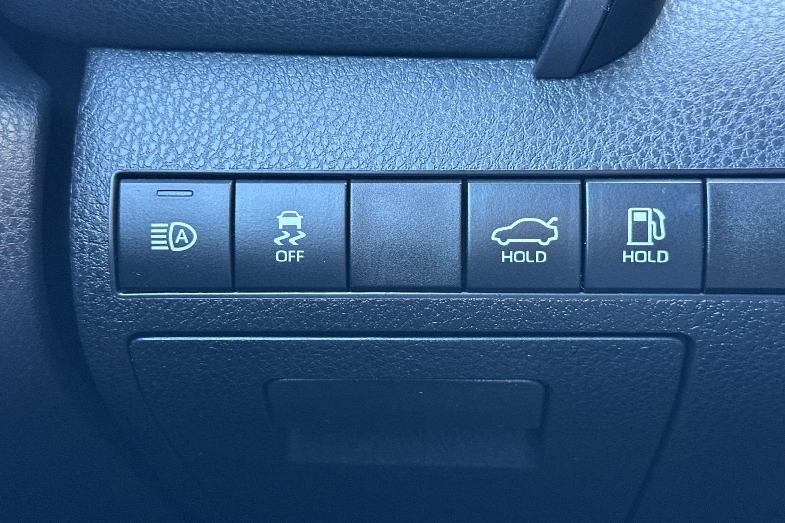 Used 2019 Toyota Camry SE FWD image 33