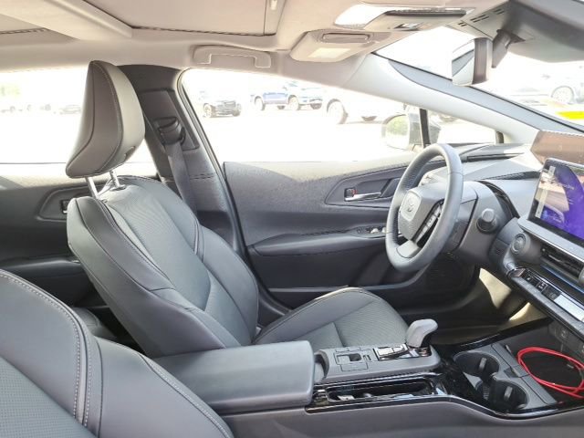 Used 2025 Toyota Prius FWD image 5