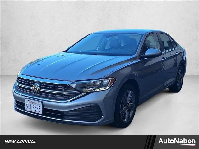Used 2024 Volkswagen Jetta SE image 1