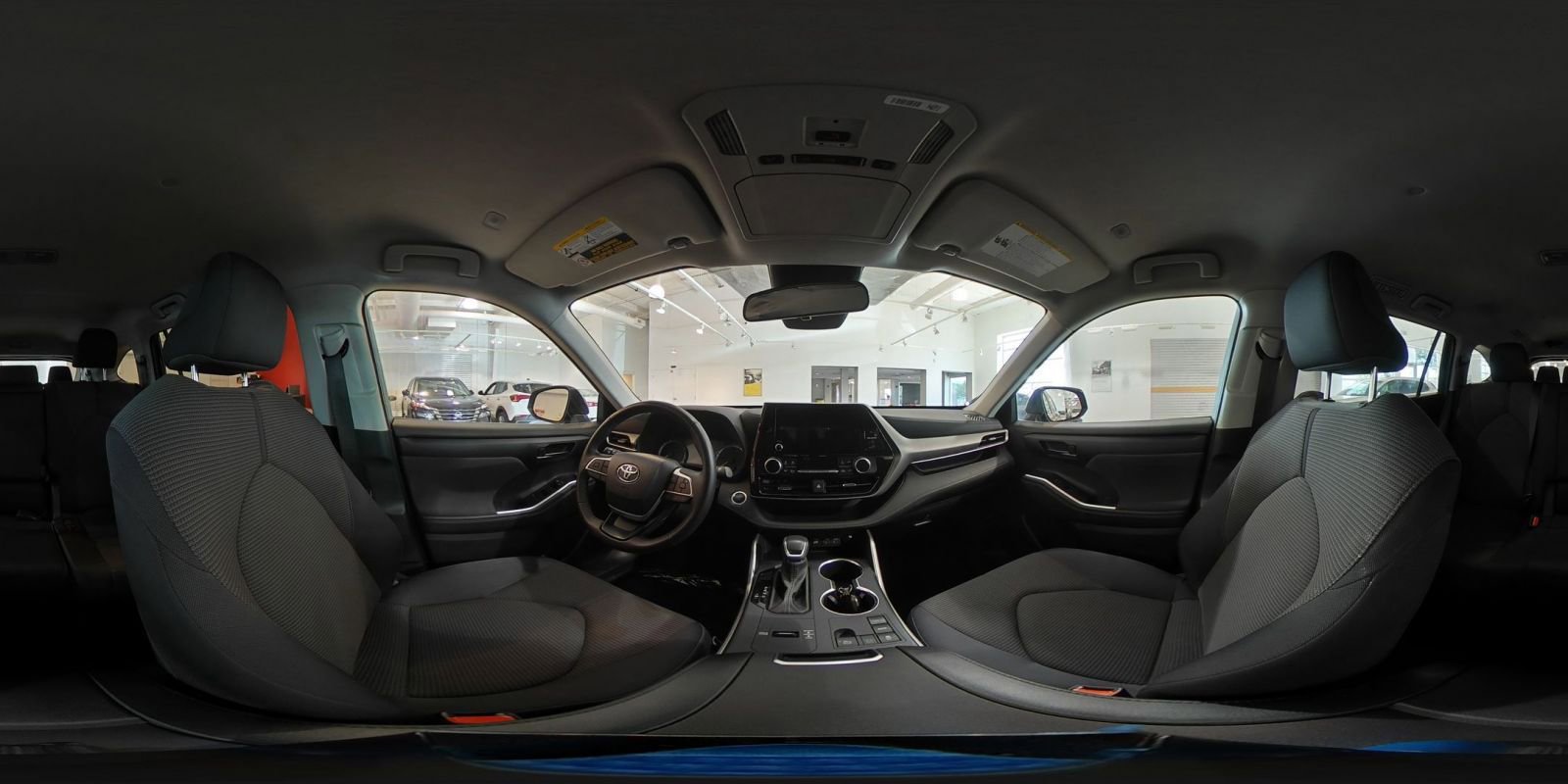 Used 2025 Toyota Highlander LE FWD image 44