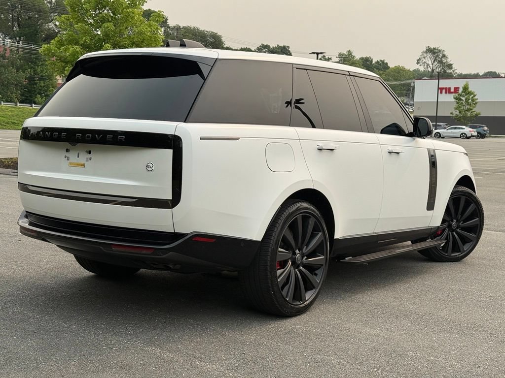 Used 2024 Land Rover Range Rover SV AWD/4WD image 6