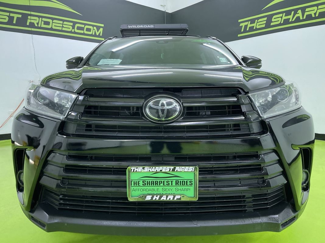 Used 2019 Toyota Highlander SE w/ Nightshade Edition image 3