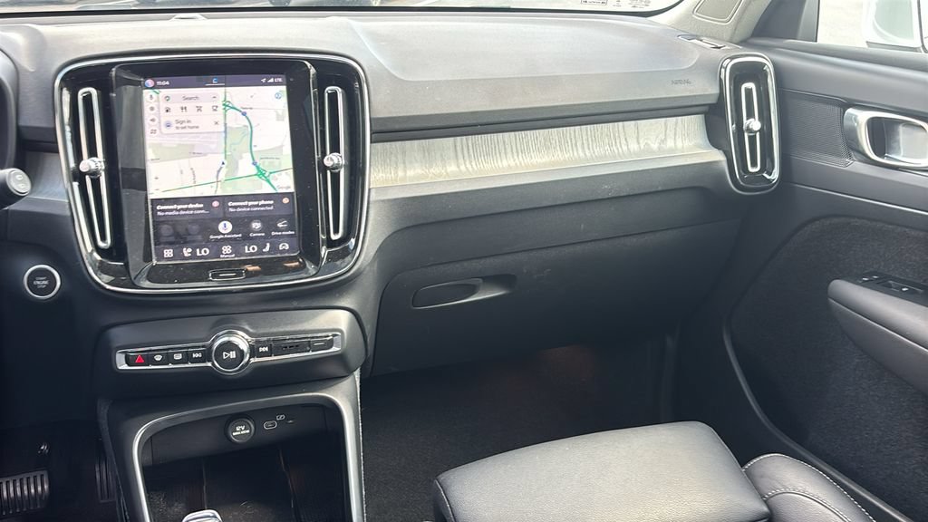 Certified 2024 Volvo XC40 B5 Plus w/ Protection Package Premier AWD/4WD image 8
