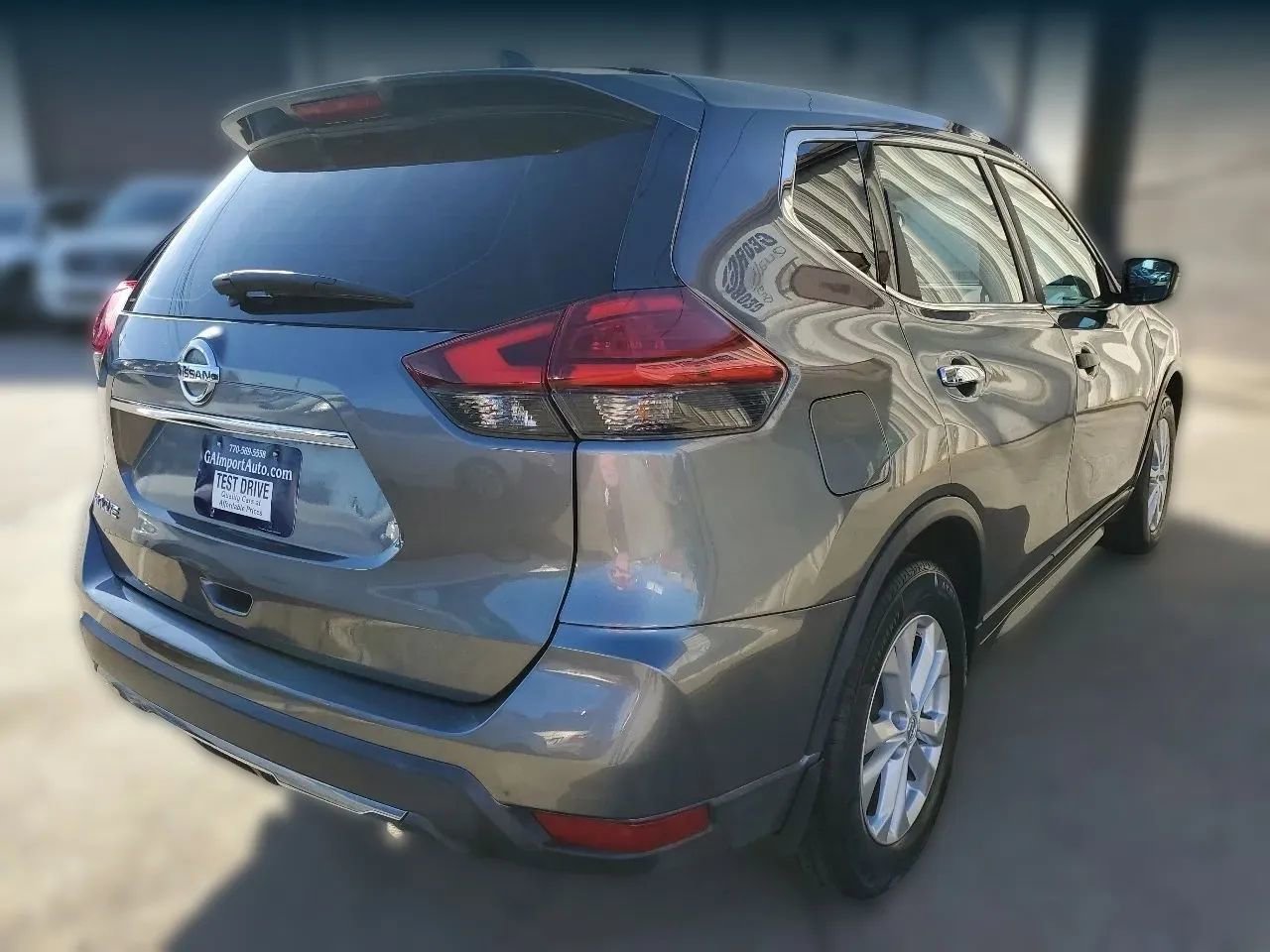 Used 2017 Nissan Rogue SV FWD image 9