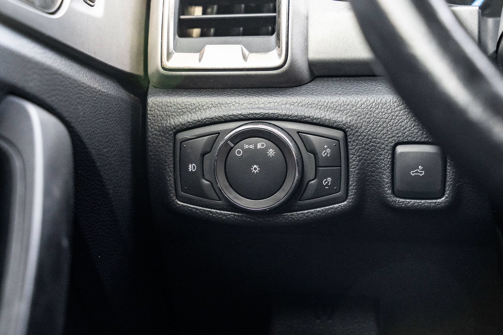 Used 2019 Ford Ranger XLT w/ Equipment Group 302A Luxury AWD/4WD image 26