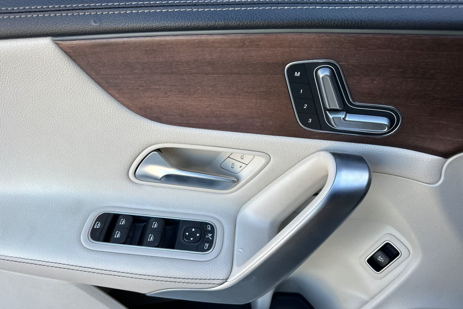 Used 2023 Mercedes-Benz CLA 250 image 10