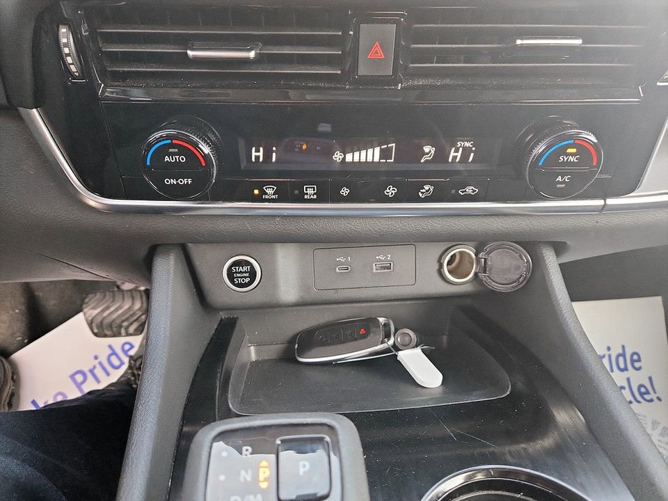 Used 2023 Nissan Rogue SV image 26