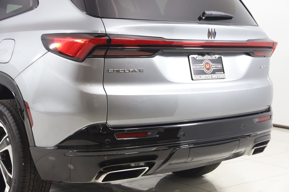 Used 2025 Buick Enclave Sport Touring FWD image 24