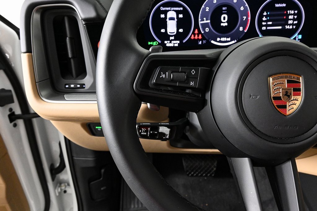 Used 2025 Porsche Cayenne image 10