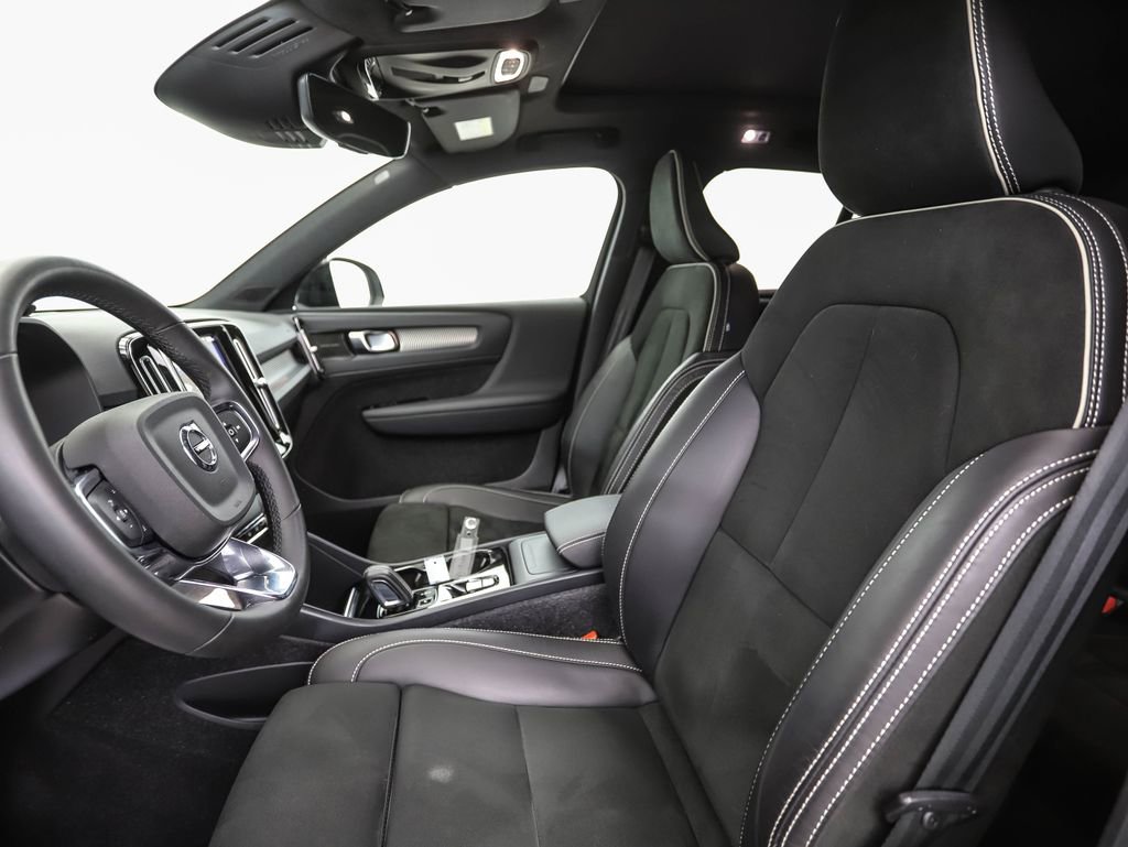 Used 2022 Volvo XC40 T5 R-Design AWD/4WD image 11