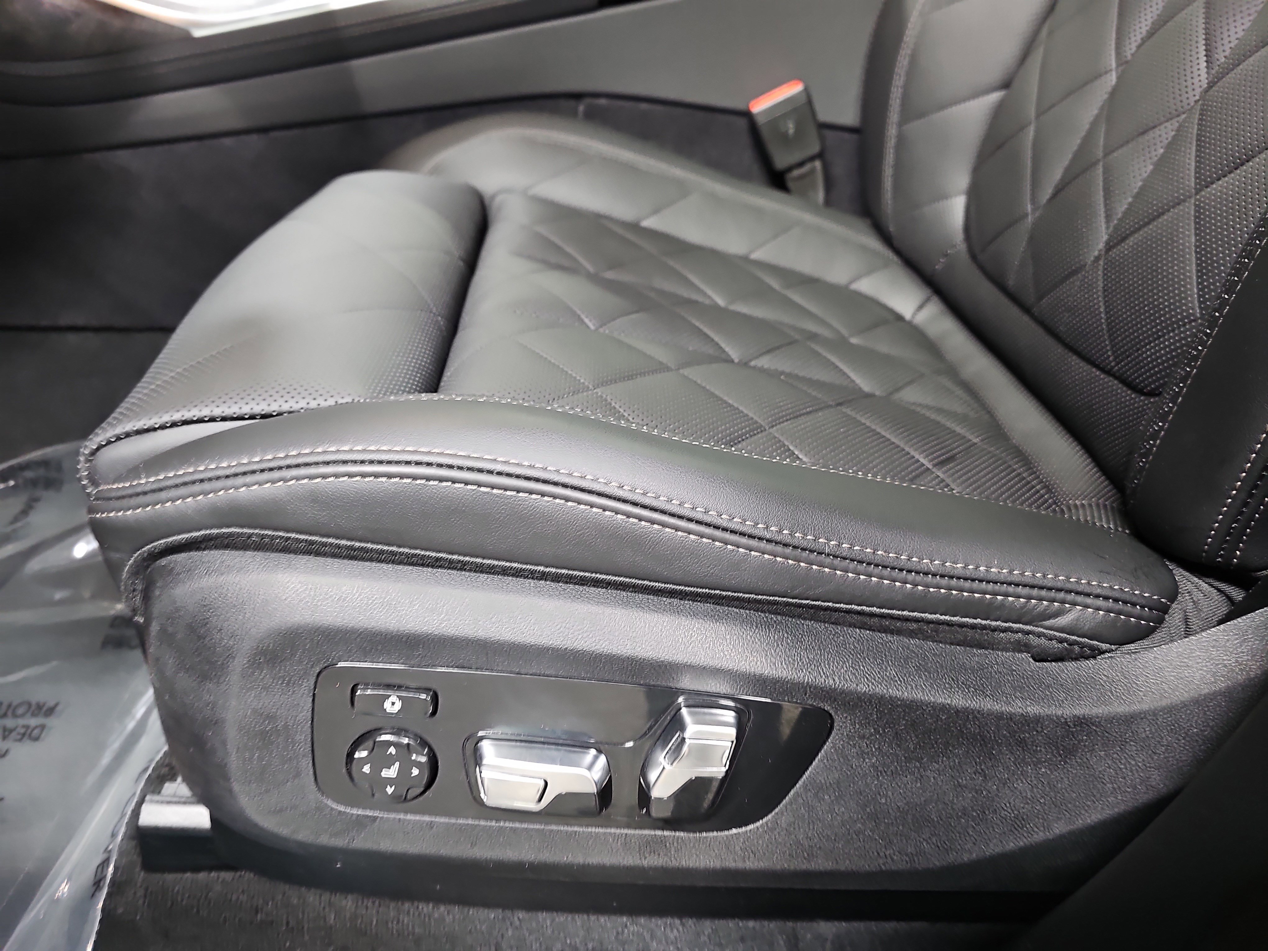 Certified 2025 BMW X7 xDrive40i image 32