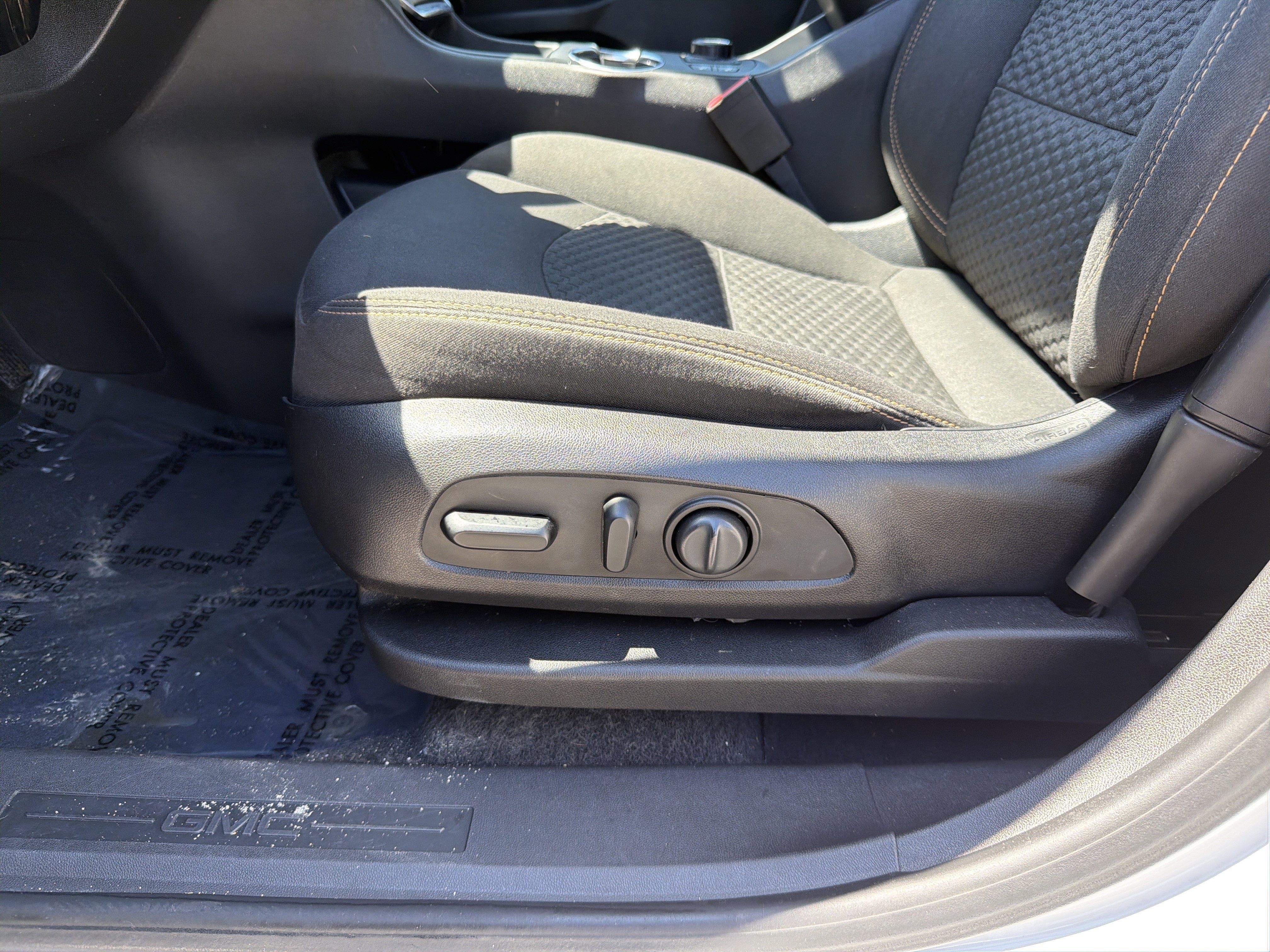 Used 2020 GMC Terrain SLE w/ Driver Convenience Package image 11