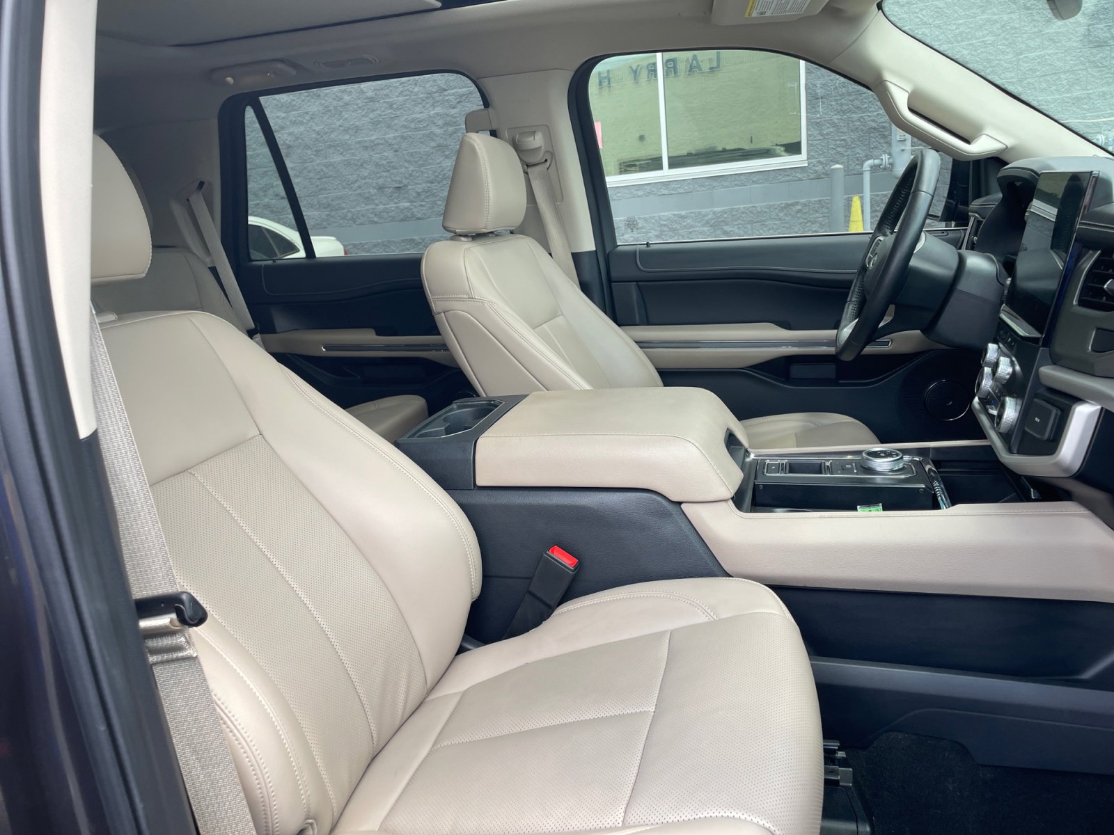 Used 2024 Ford Expedition XLT RWD image 31