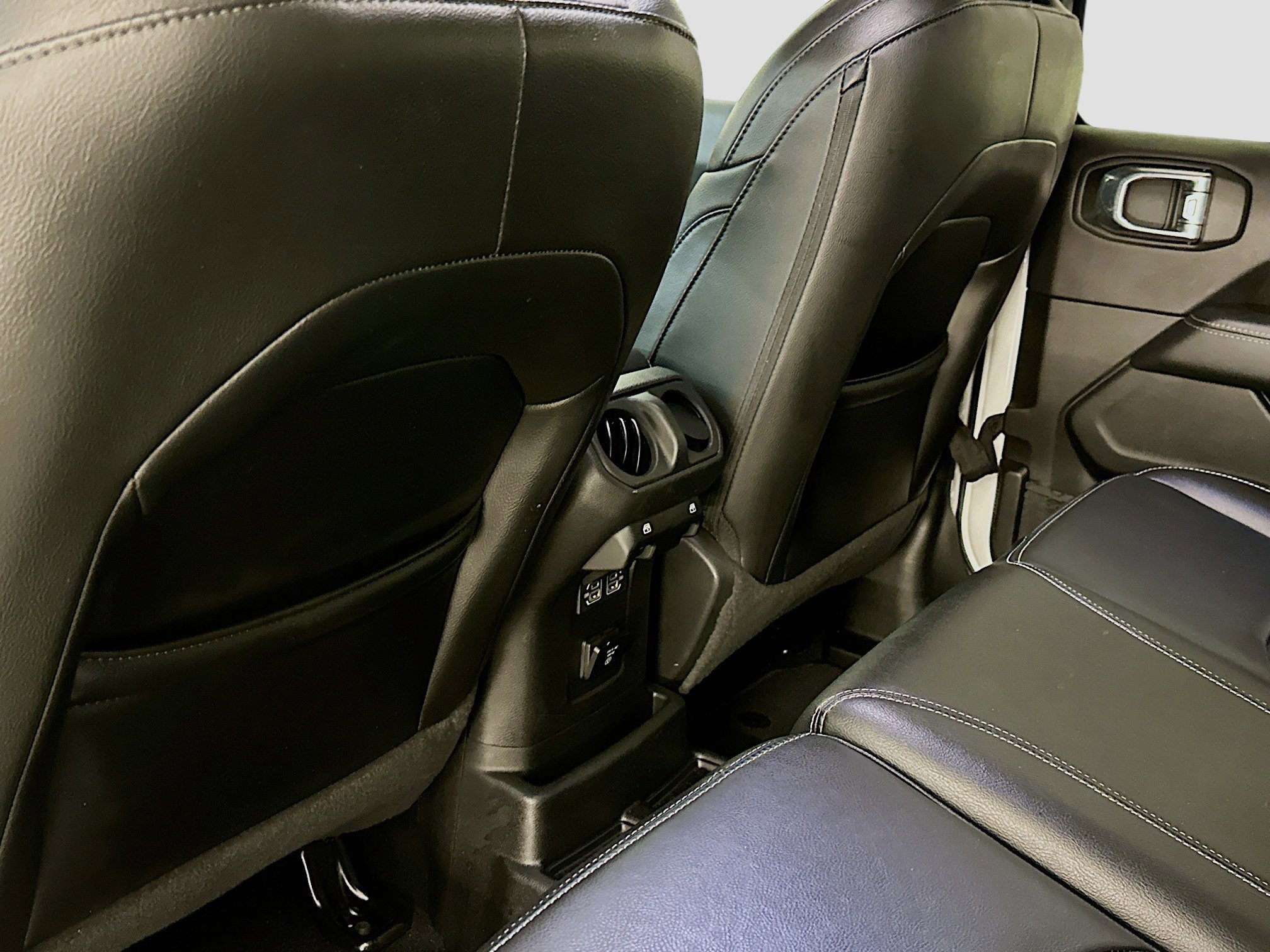 Used 2022 Jeep Wrangler Sahara w/ Safety Group image 28