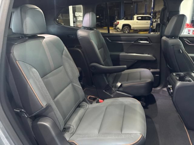Used 2025 GMC Acadia AT4 w/ Luxury Package AWD/4WD image 36