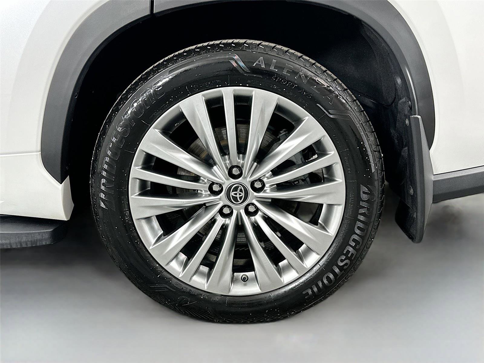 Used 2025 Toyota Highlander Platinum image 31