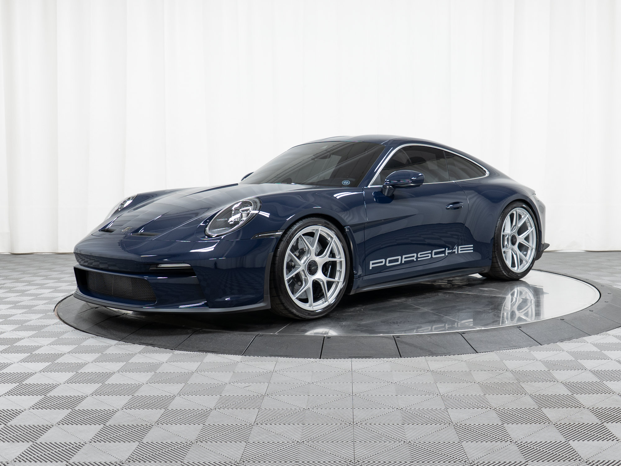 Used 2024 Porsche 911 GT3 RS RWD video 1
