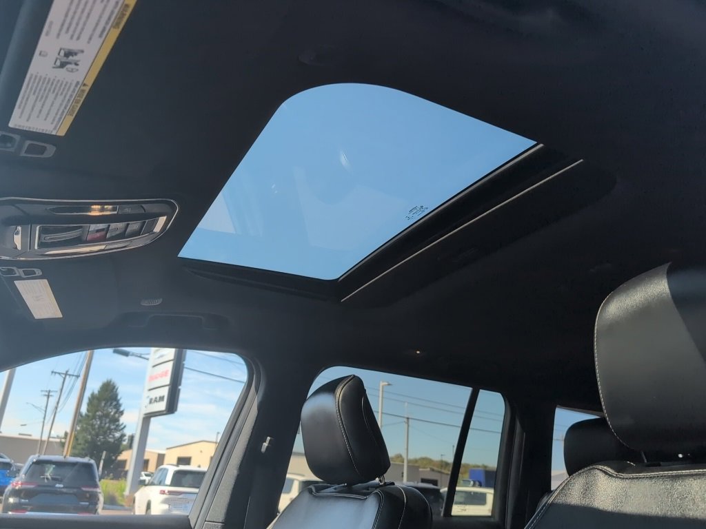 Used 2023 Jeep Grand Cherokee Altitude image 64