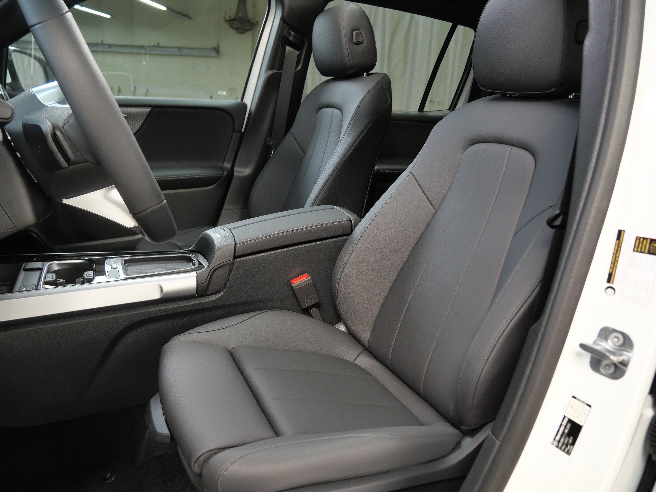 Certified 2026 Mercedes-Benz GLB 250 4MATIC image 3