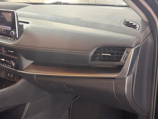 Used 2024 Nissan Rogue SV FWD image 25