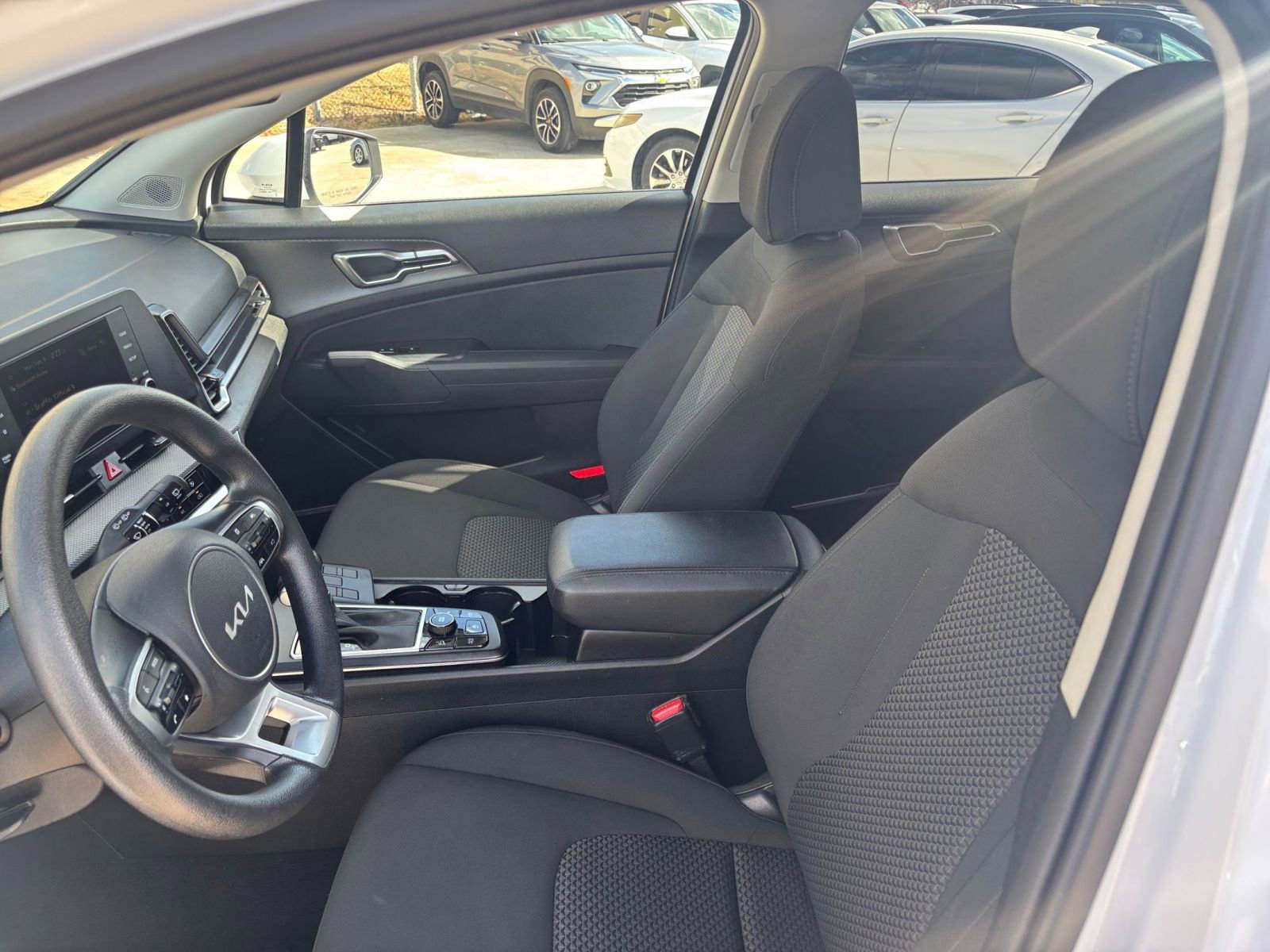 Used 2025 Kia Sportage LX image 34