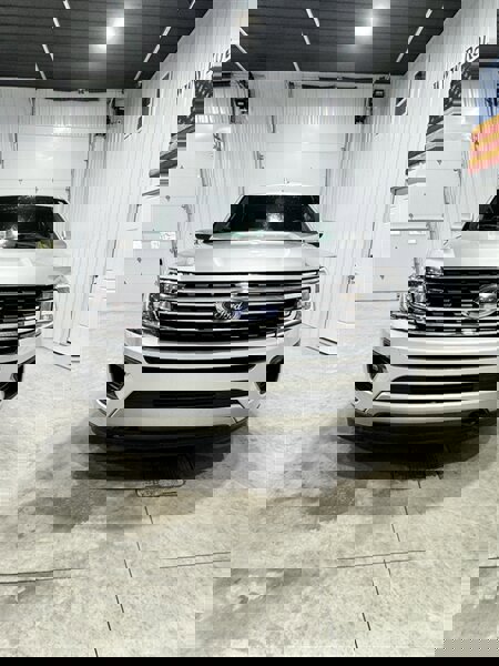 Used 2018 Ford Expedition XLT w/ Equipment Group 202A AWD/4WD image 3