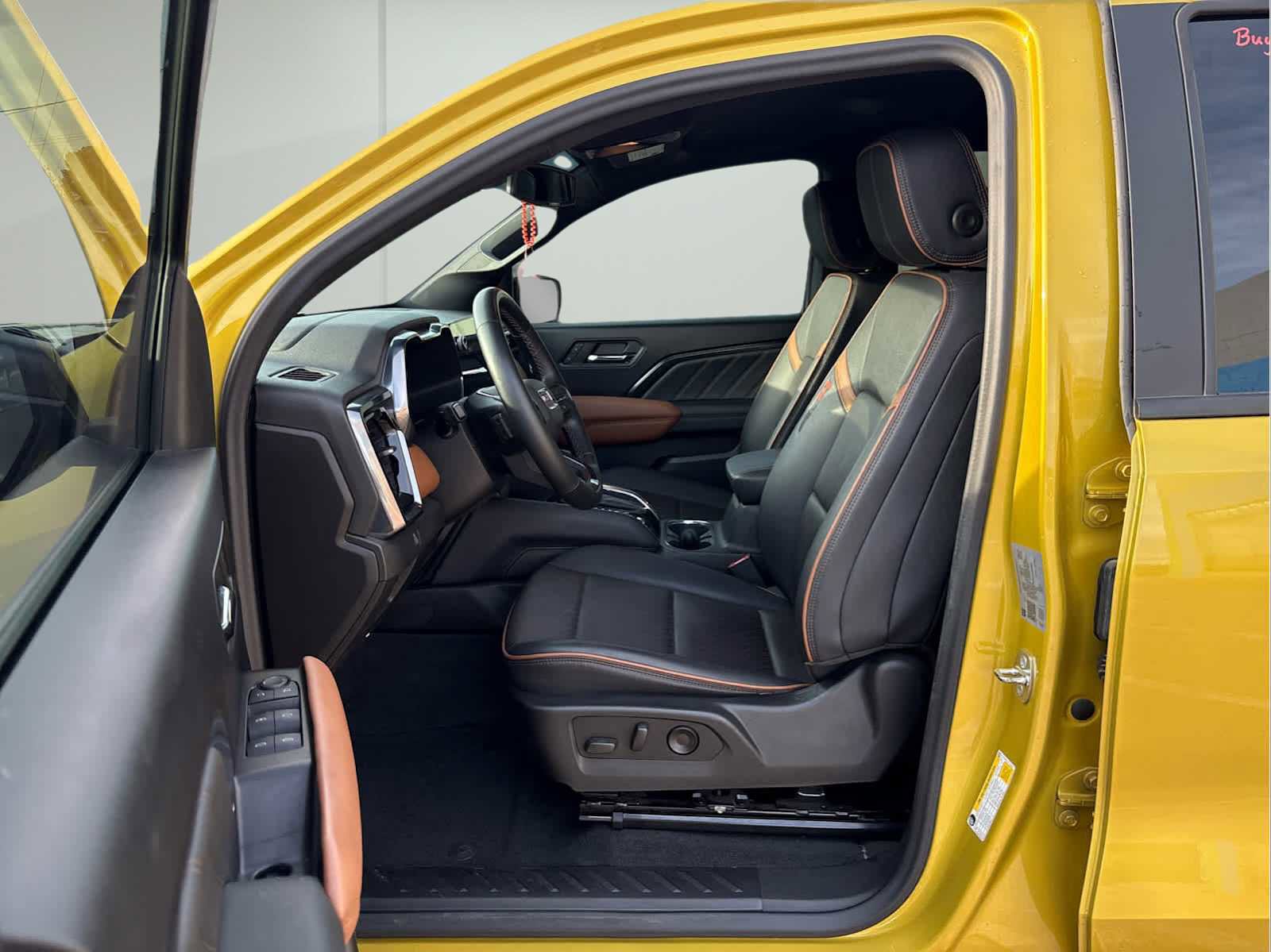 Used 2023 GMC Canyon AT4 w/ AT4 Premium Package image 10