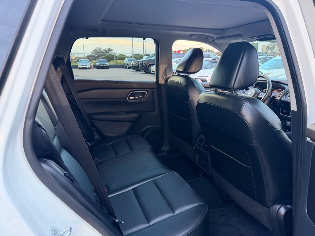 Certified 2021 Nissan Rogue SV w/ Premium Package FWD image 16