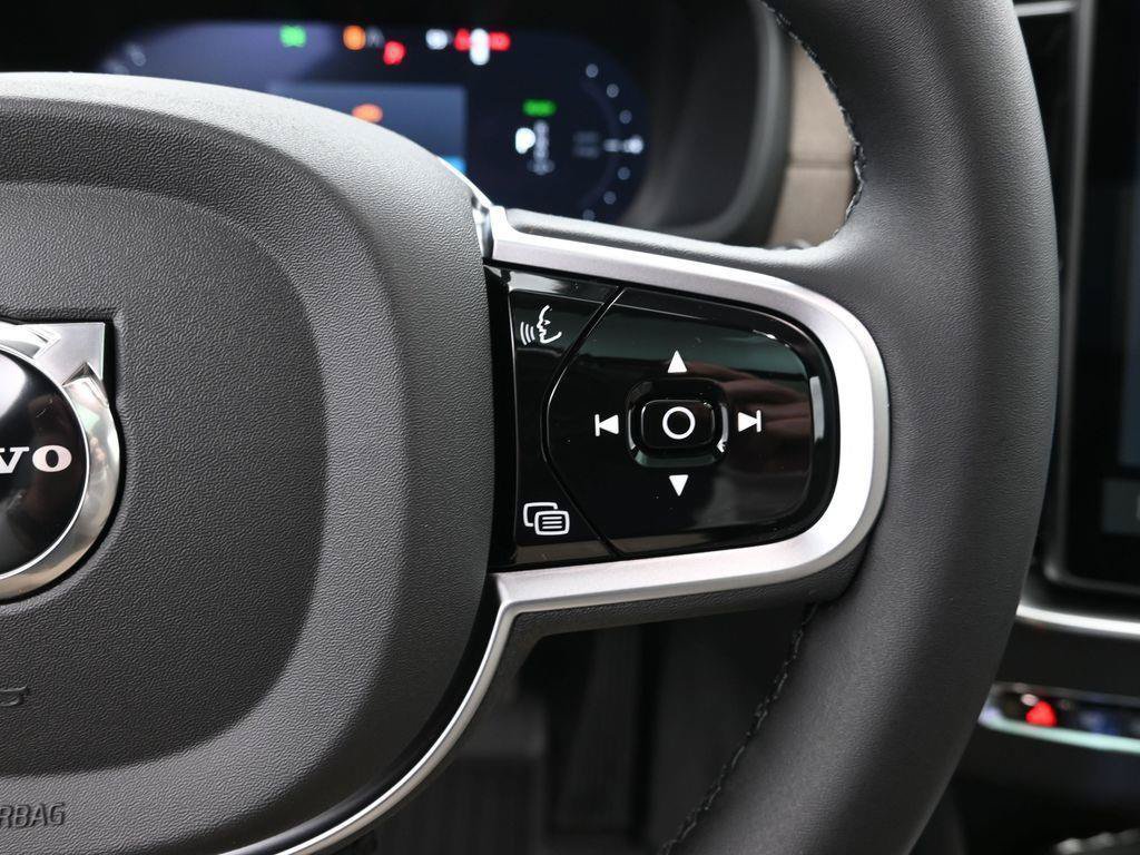 New 2026 Volvo XC90 T8 Plus w/ Protection Package Premier AWD/4WD image 14