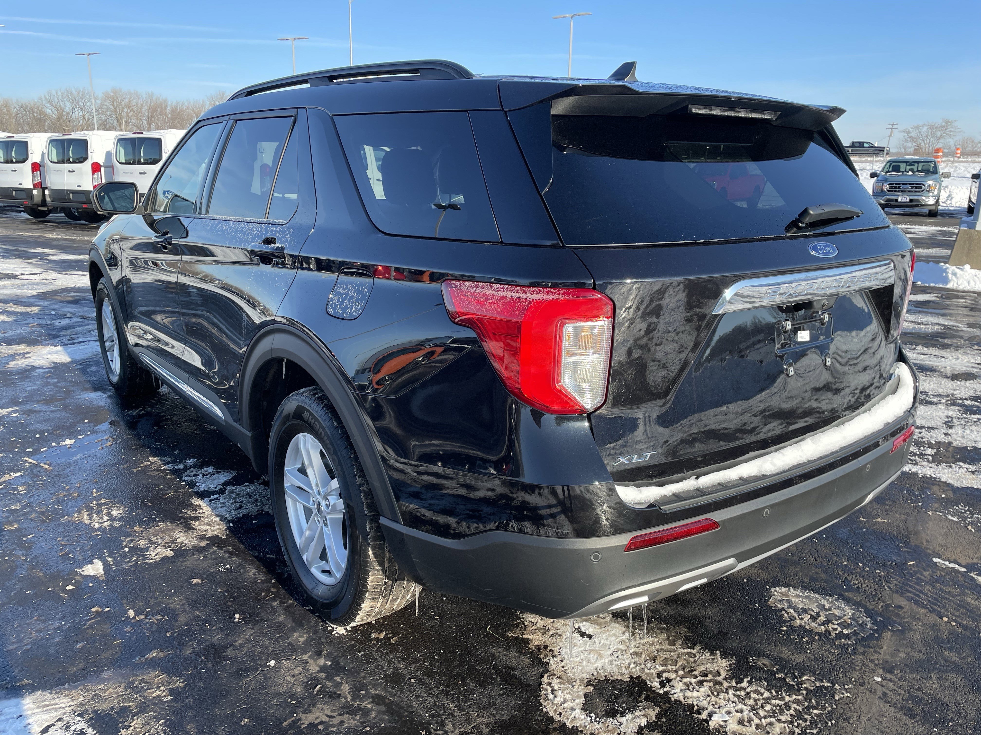 Used 2023 Ford Explorer XLT w/ Equipment Group 202A image 3