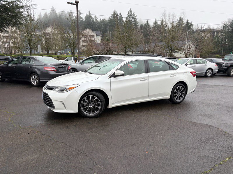 Used 2016 Toyota Avalon XLE image 10
