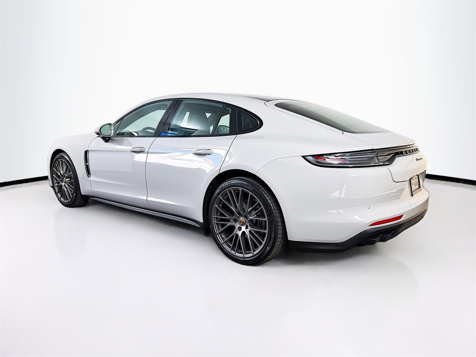 Used 2022 Porsche Panamera Platinum Edition image 3