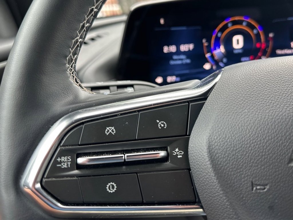 Used 2025 Chevrolet Traverse LT image 15