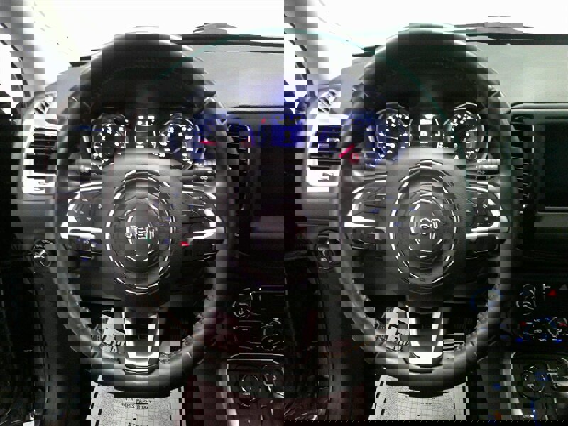 Used 2019 Jeep Compass Latitude image 13