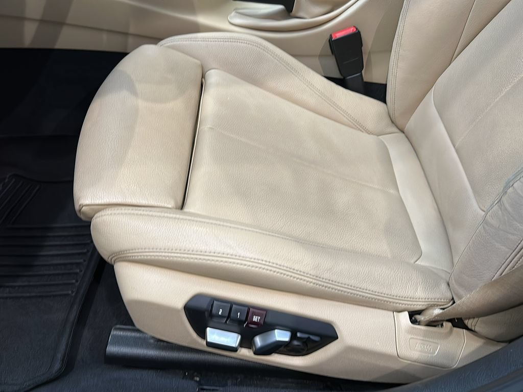 Used 2017 BMW 330i xDrive Wagon AWD/4WD image 11