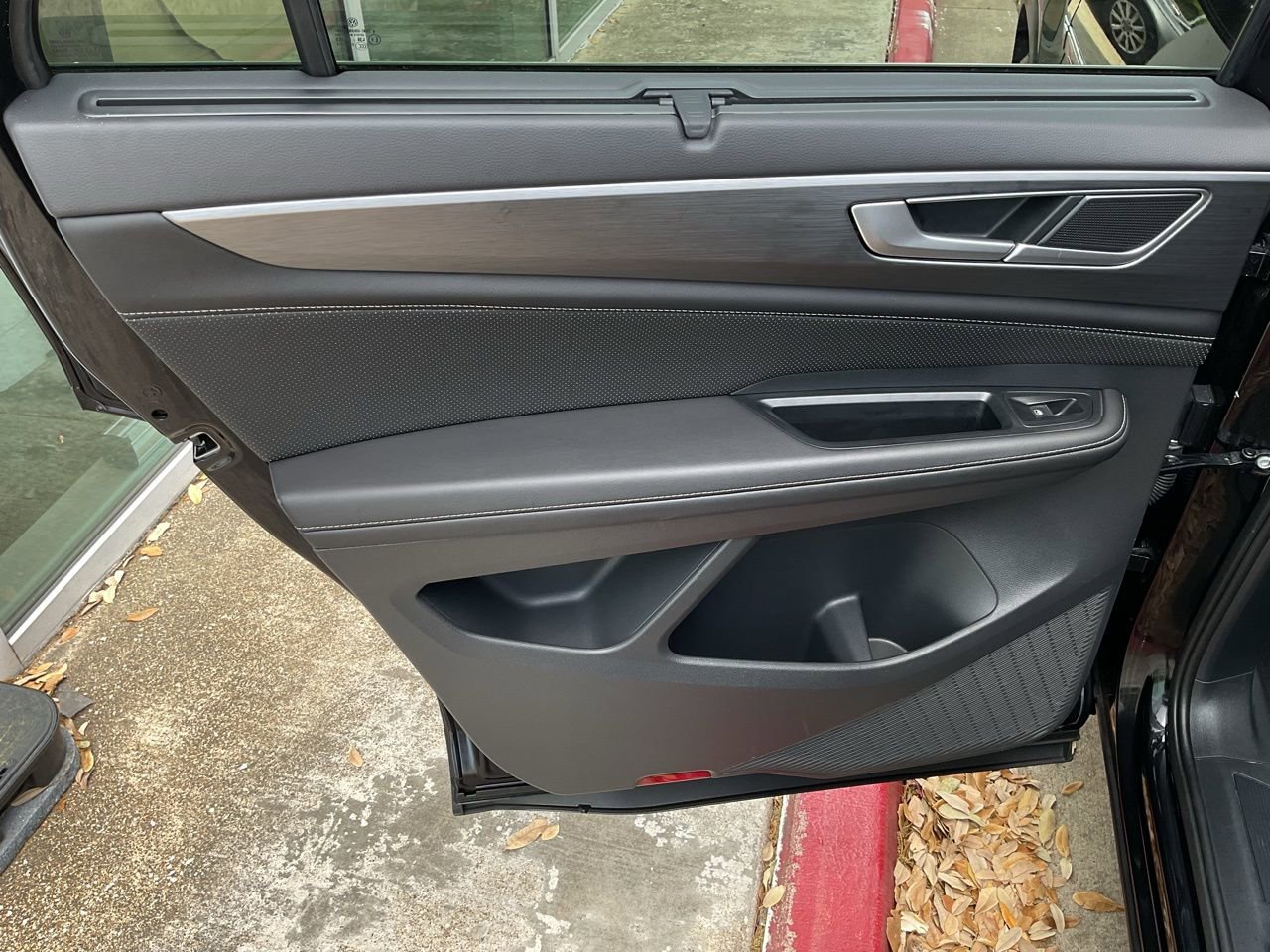 Used 2025 Volkswagen Atlas Cross Sport SE image 18