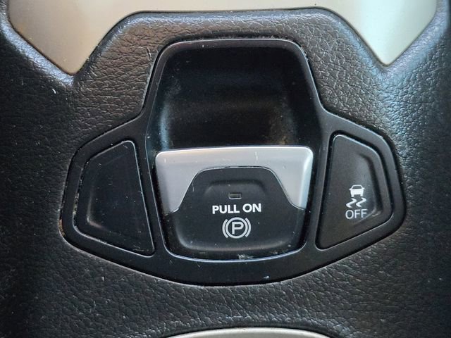 Used 2017 Jeep Renegade Sport w/ Power & Air Group image 25