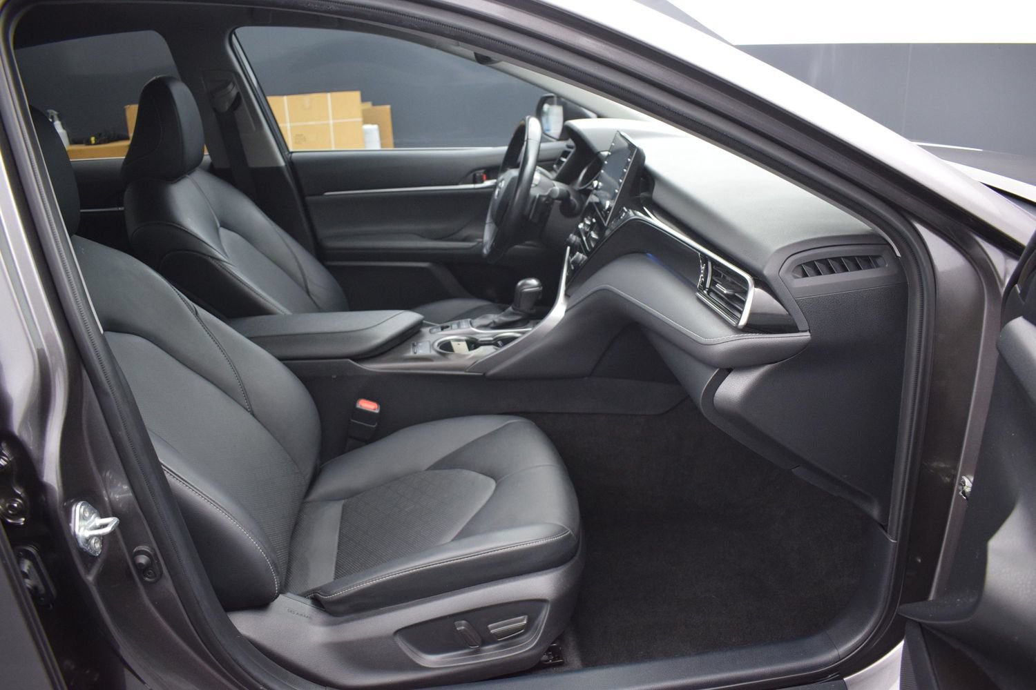 Used 2022 Toyota Camry XSE FWD image 10