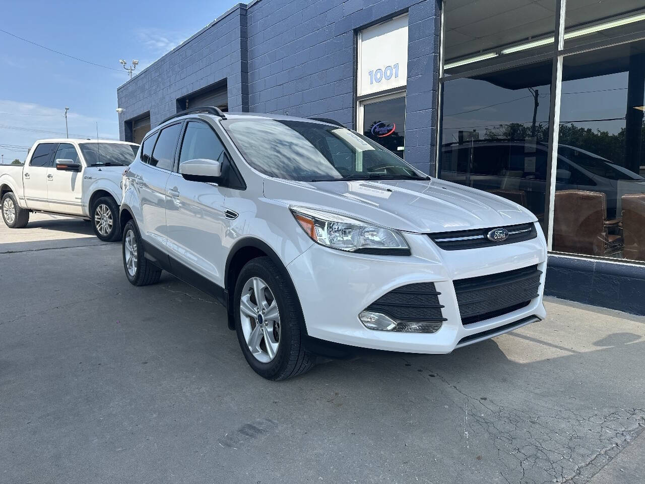 Used 2015 Ford Escape SE w/ Equipment Group 201A AWD/4WD image 2