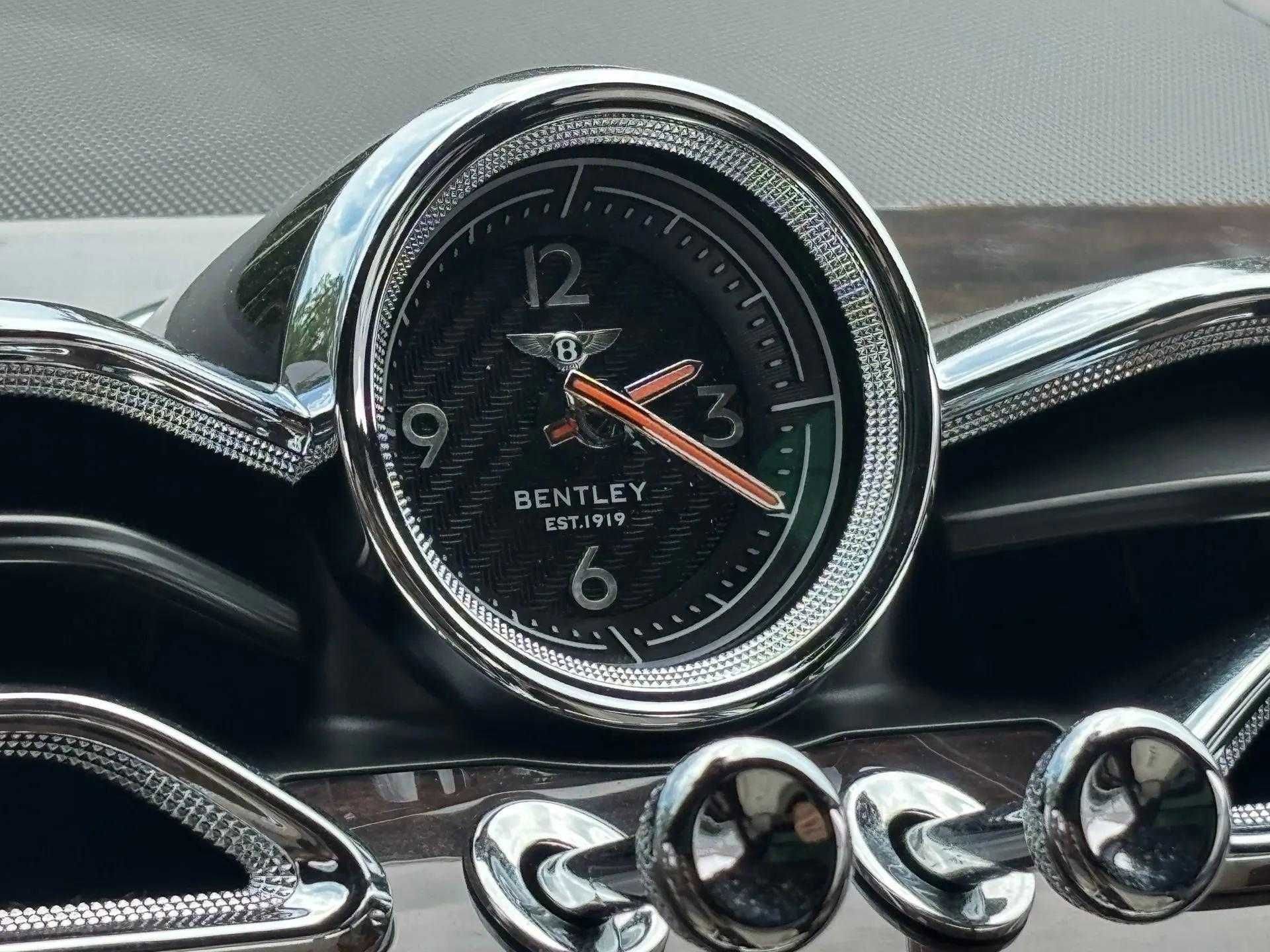 New 2025 Bentley Bentayga Extended Wheelbase image 38